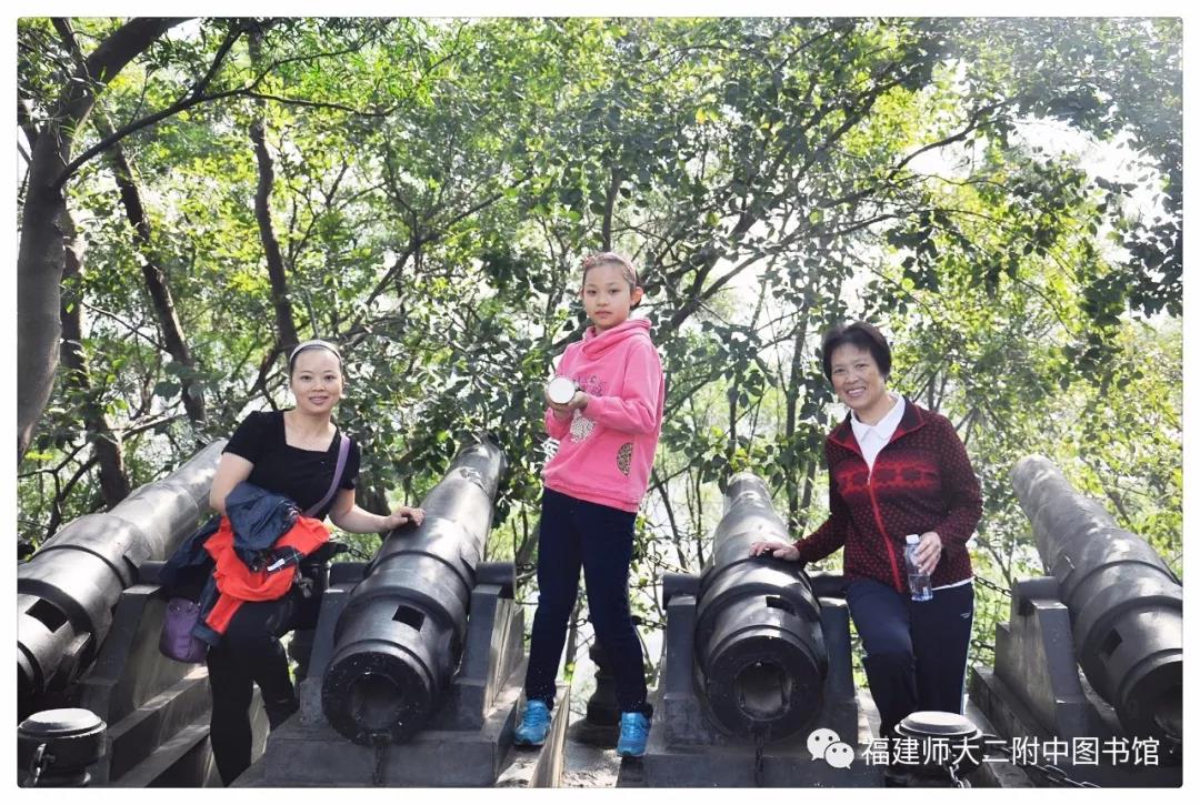 戴华钦（图书馆）- 三代同框.jpg