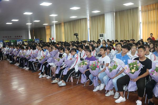 第一张学生镜头.JPG