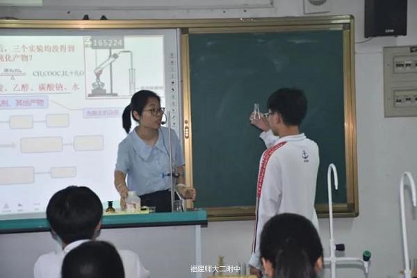 02huaxue.jpg