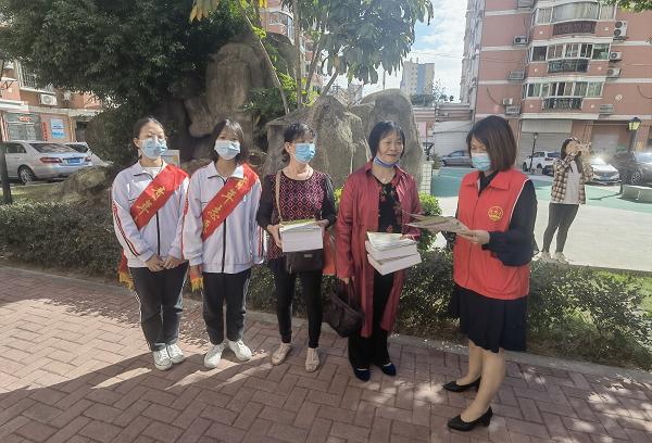 4重阳节进社区照片.jpg