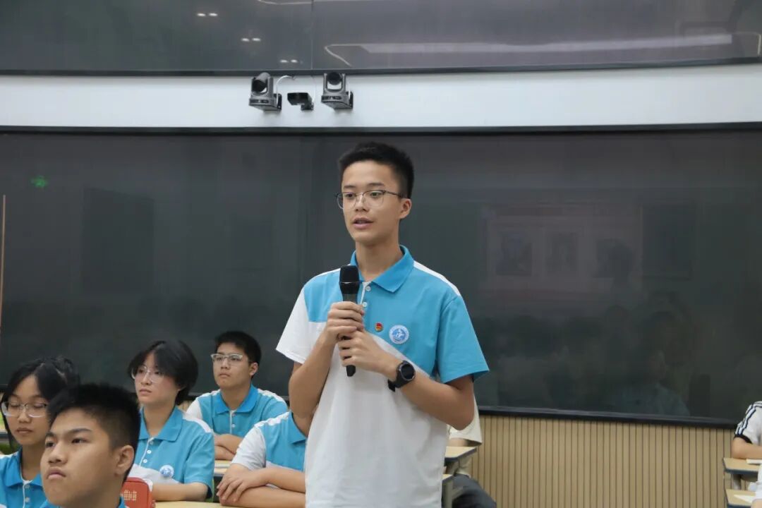 马尾第一中学成功举办纪念抗战胜利80周年主题班会观摩活动
